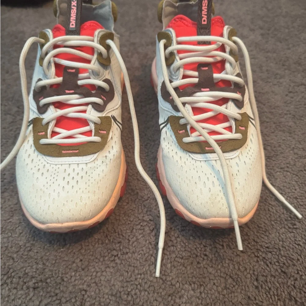 Nike Women’s Sneakers - Picture 4 of 11